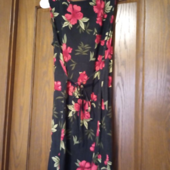 Summer dress with hibiscus design - Picture 5 of 6